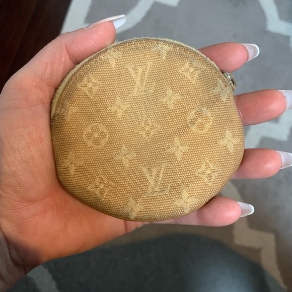 2006 authentic Louis Vuitton small coin pouch - Picture 3 of 16